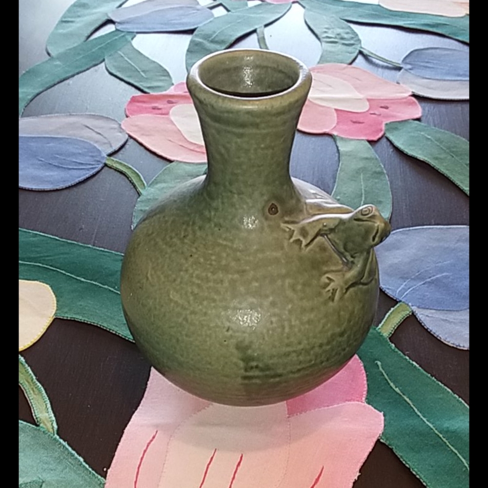 Green Ceramic Frog Accent Vase - Unbranded
